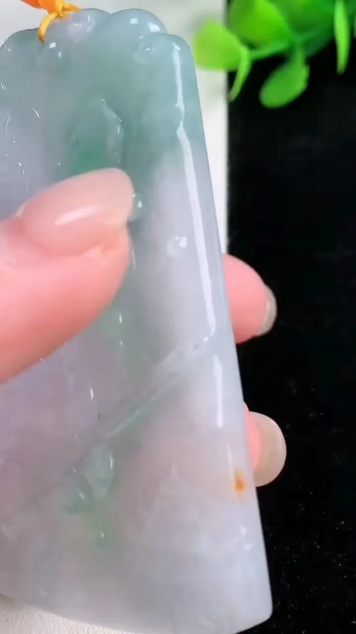 天然A货翡翠山水观音菩萨吊坠，尺寸70-44.4-6，重量:43.27g
11月29日