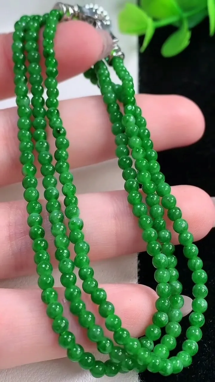 天然A货翡翠小米珠项链，尺寸2.8-199颗，重量:11.15g11月29日
工厂直销收藏佳品,种好水足，色泽均匀，有种有色，上手高大气！