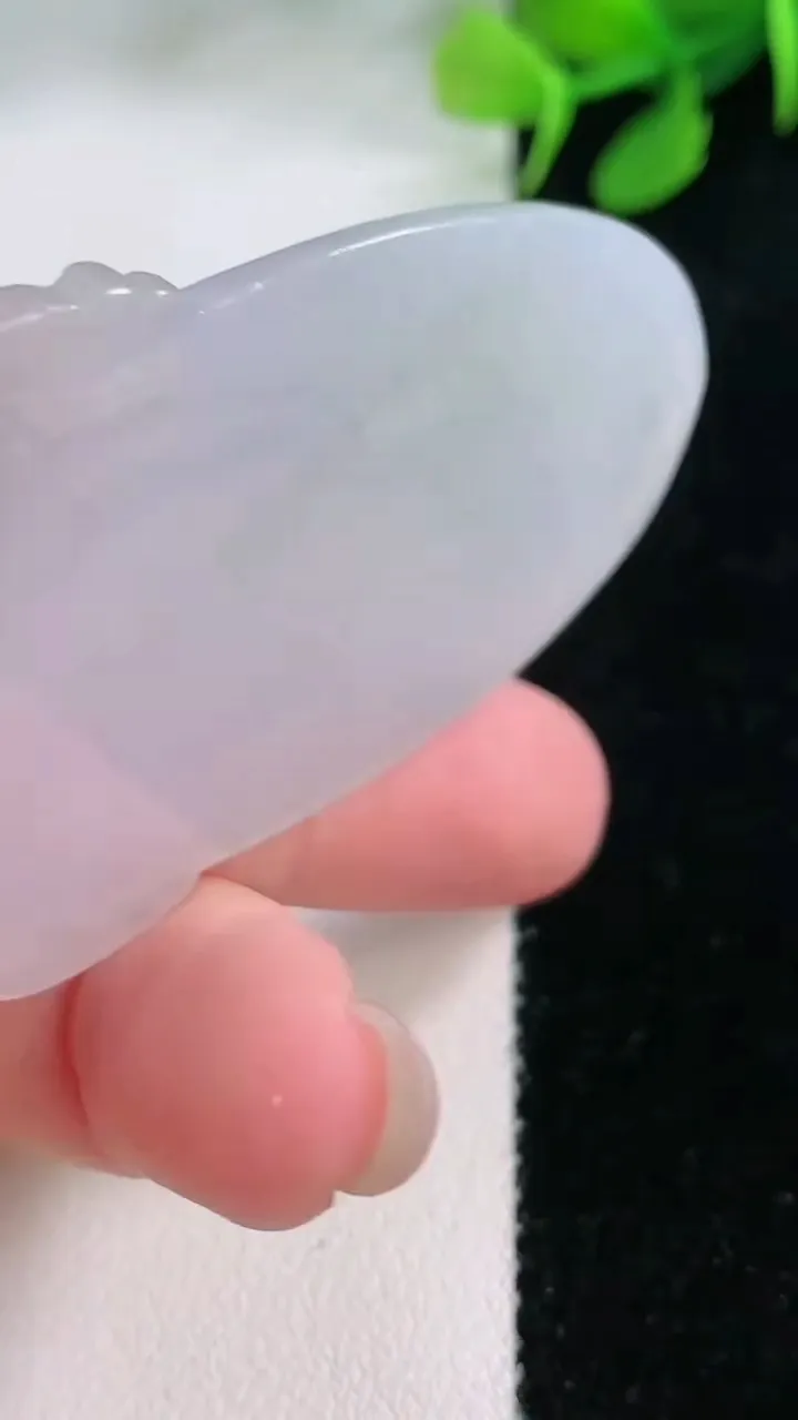 天然A货翡翠紫罗兰观音菩萨吊坠，尺寸54.8-35.7-5.4，重量:21.20g
11月29日