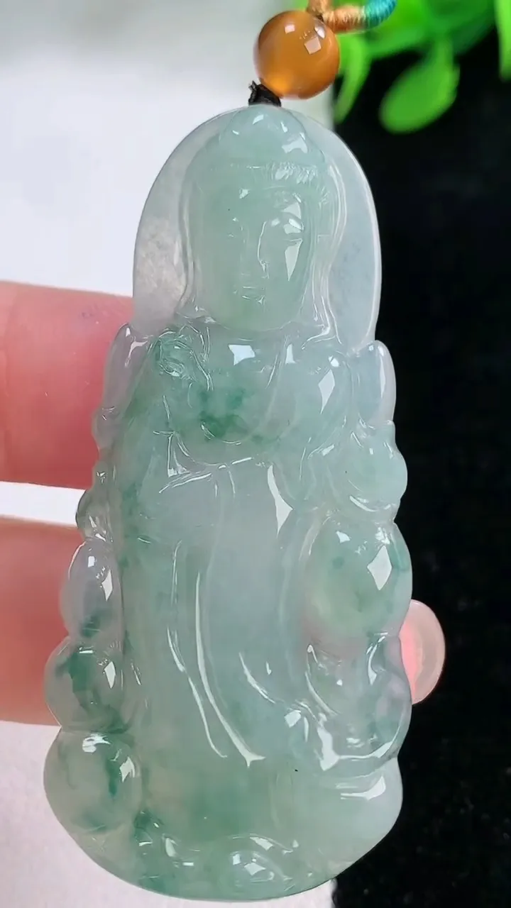 天然A货翡翠冰种飘花观音菩萨吊坠，尺寸55.3-24-5.5，重量:14.88g
11月29日