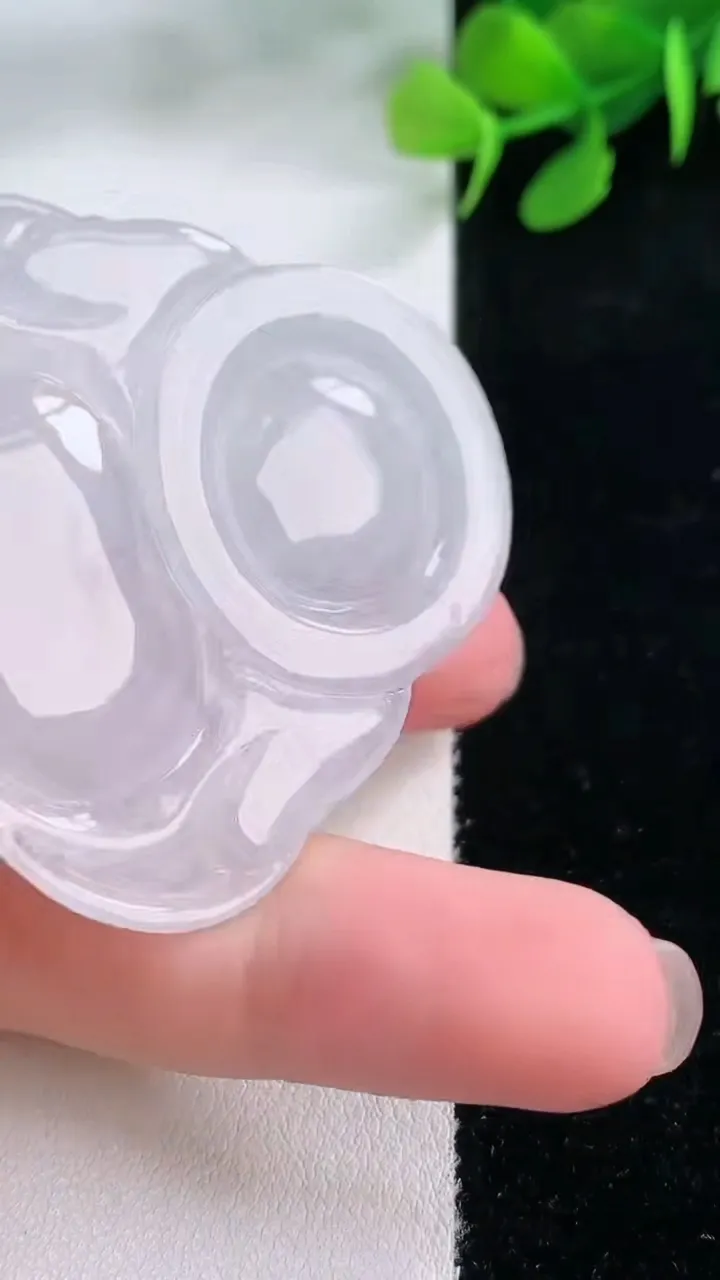 天然A货翡翠佛公吊坠，尺寸44.7-45.2-5.9，重量:18.78g
11月29日