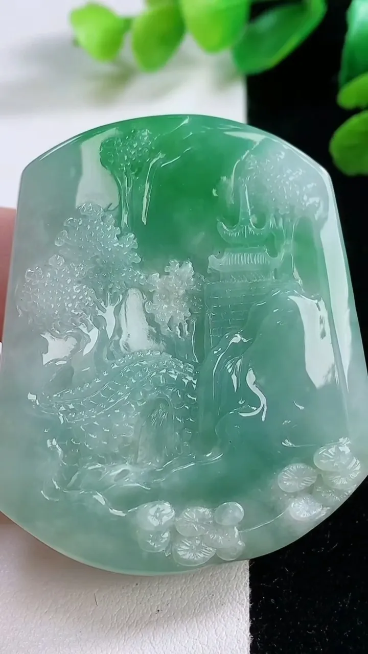 天然A货翡翠山水牌吊坠，尺寸 52-45-12，重:49.64g
11月29日