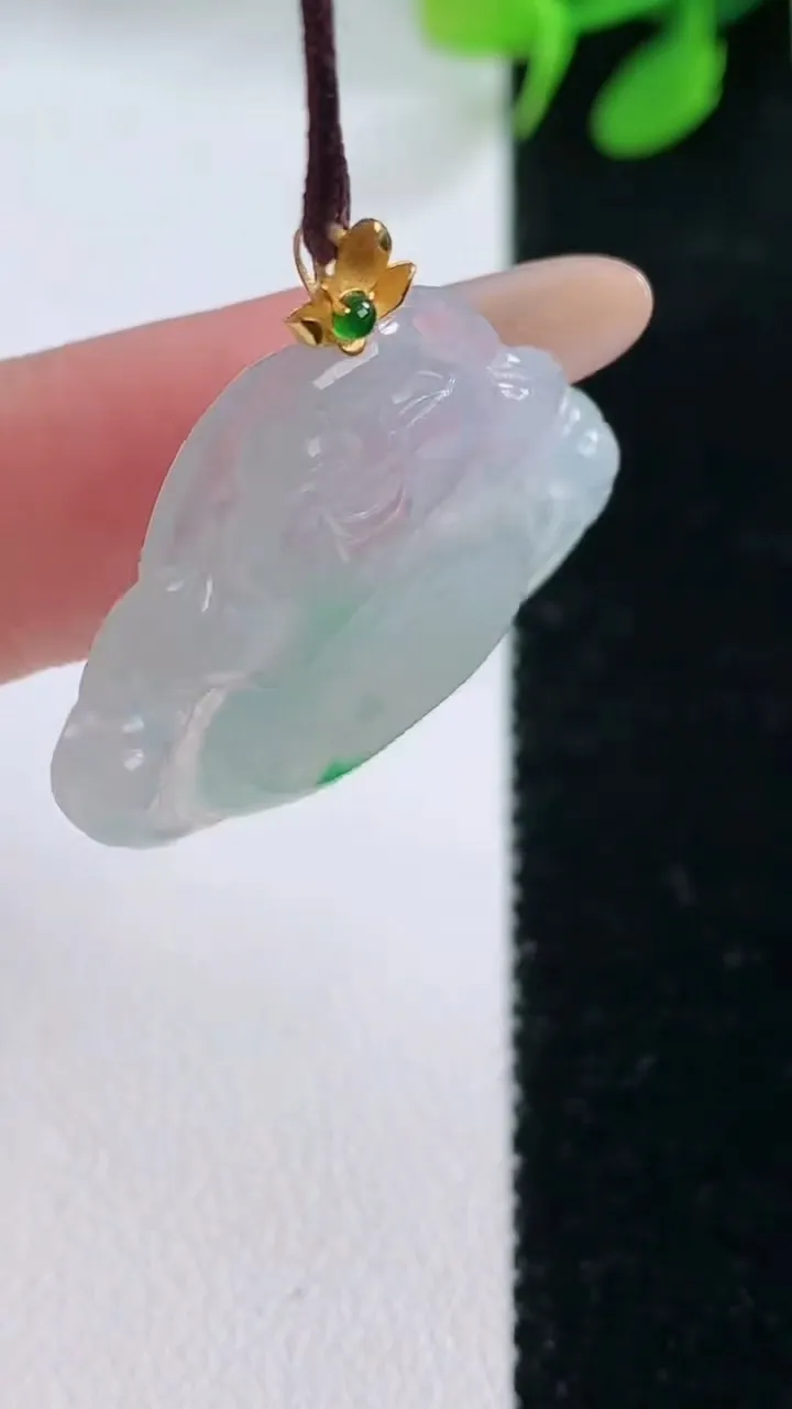 天然A货翡翠佛公吊坠，尺寸25-29-3.8，重量:4.38g
11月29日