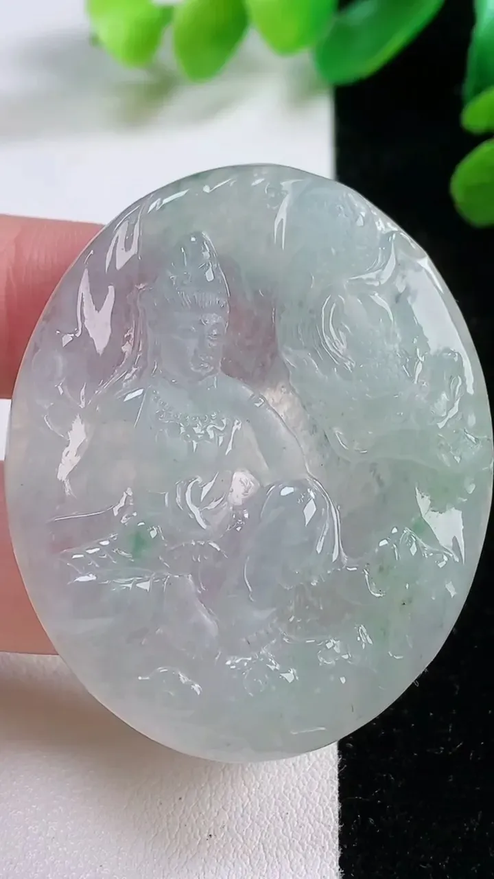 天然A货翡翠飘花祥龙观音菩萨吊坠，尺寸 48-39.3-5.2，重:19.71g
11月29日