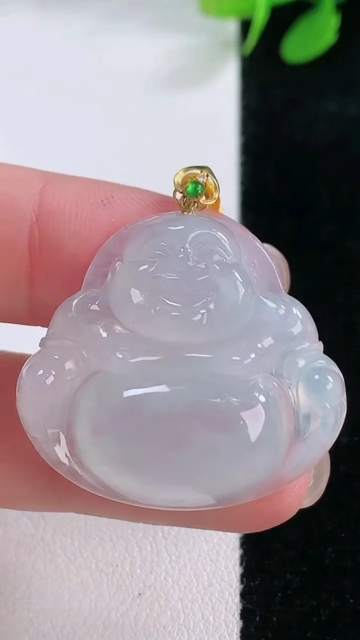 天然A货翡翠种白冰佛公吊坠，尺寸27.8-30.8-5.7，重量:7.37g
11月29日