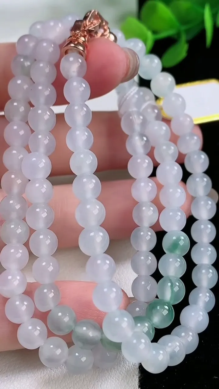 天然A货翡翠冰种飘花圆珠项链，尺寸5.6-94颗，重量:32.95g
11月29日