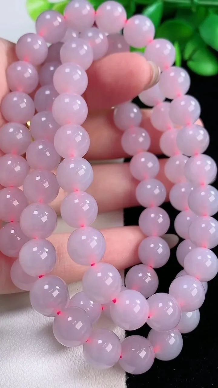 天然A货翡翠紫罗兰圆珠项链，尺寸9-68颗，重量:89.39g11月29日
工厂直销收藏佳品,种好水足，色泽均匀，有种有色，上手高大气！