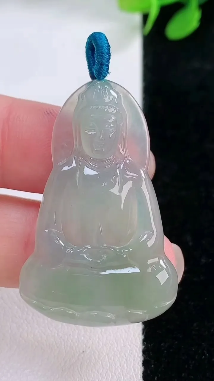 天然A货翡翠观音菩萨吊坠，尺寸39-25.4-4，重量:7.00g
11月29日