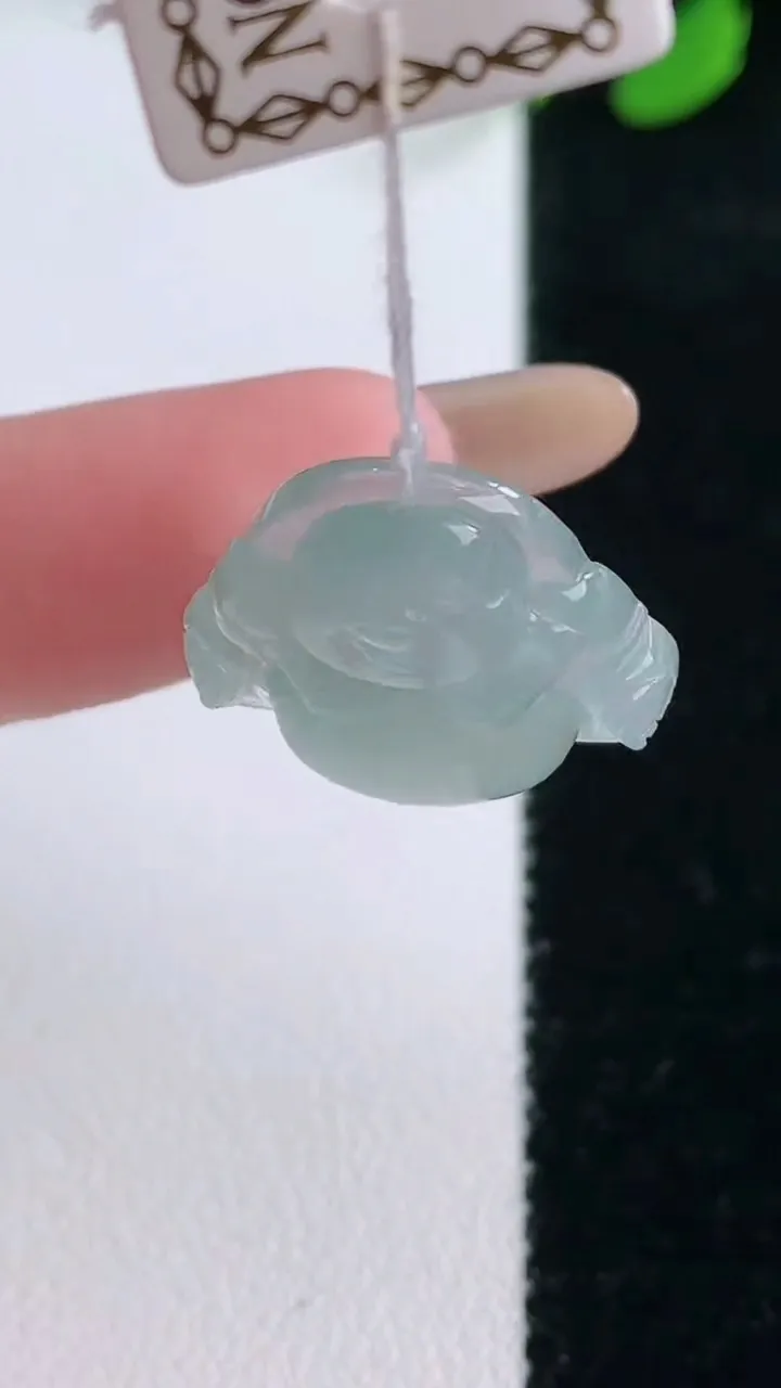 天然A货翡翠佛公吊坠，尺寸17.5-19-5.8，重量:3.04g
11月29日