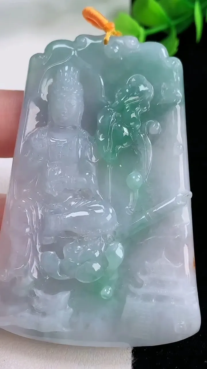 天然A货翡翠山水观音菩萨吊坠，尺寸70-44.4-6，重量:43.27g
11月29日