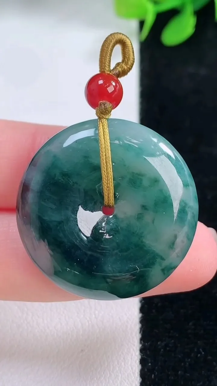 天然A货翡翠冰种飘花平安扣吊坠，尺寸29.3-6.5，重量:12.36g
11月29日