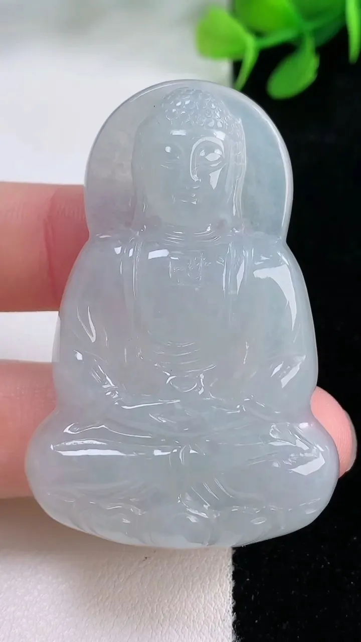 天然A货翡翠大日如来吊坠，尺寸52.6-35.4-7，重量:21.15g
11月29日