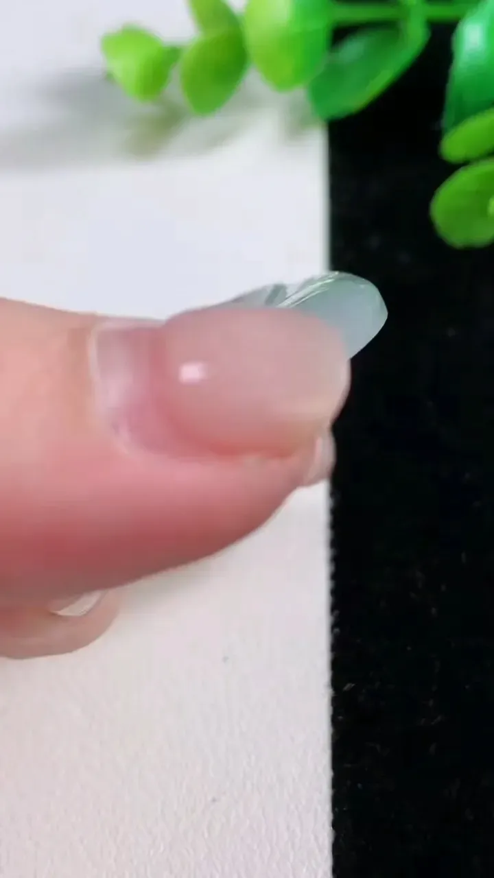 天然A货翡翠飘花大日如来吊坠，尺寸 49-4.6，重:23.65g
11月29日