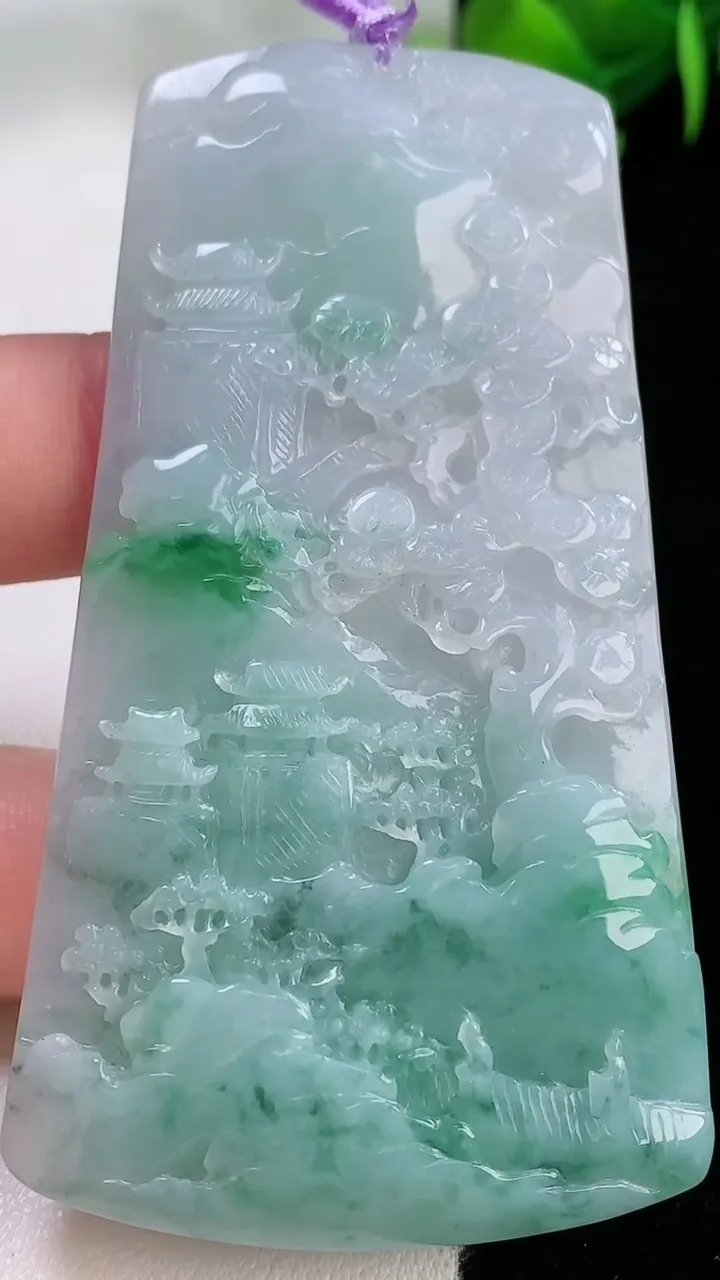 天然A货翡翠山水牌吊坠，尺寸73.6-41.8-5.9，重量:38.15g
11月29日