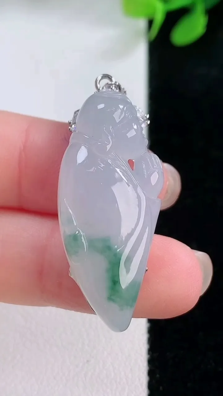 天然A货翡翠种飘花佛公吊坠，尺寸34.6-15-9.3，重量:9.61g
11月29日