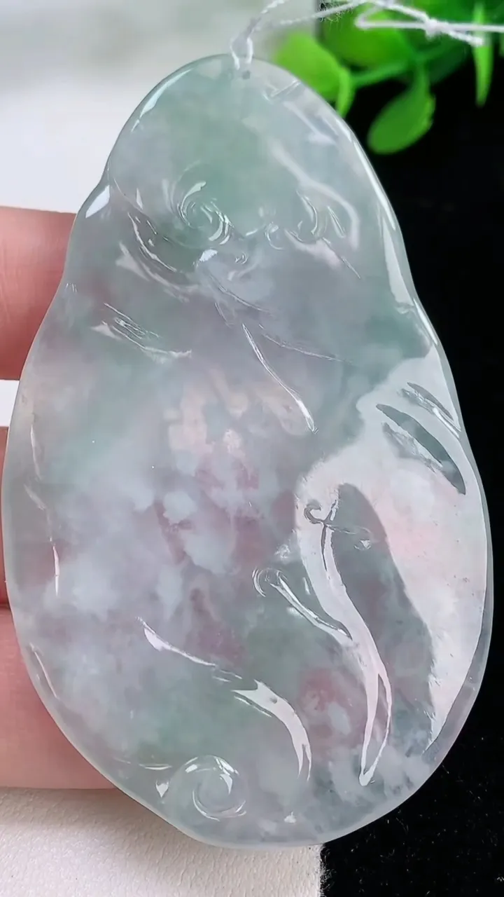 天然A货翡翠梅花鹿吊坠，尺寸71-43-4，重量:26.45g
11月29日