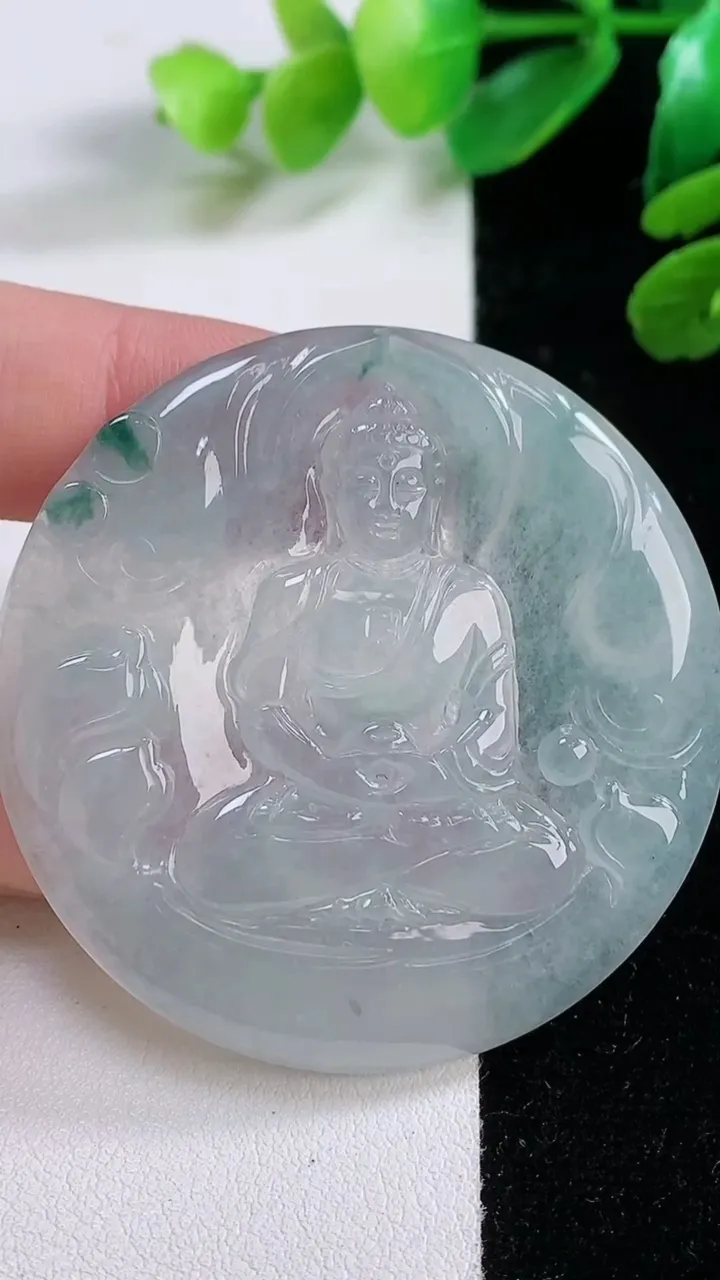 天然A货翡翠飘花大日如来吊坠，尺寸 49-4.6，重:23.65g
11月29日