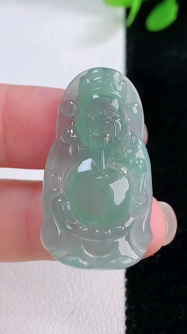 天然A货翡翠财神爷吊坠，尺寸345-18.5-3.9，重量:4.79g
11月29日