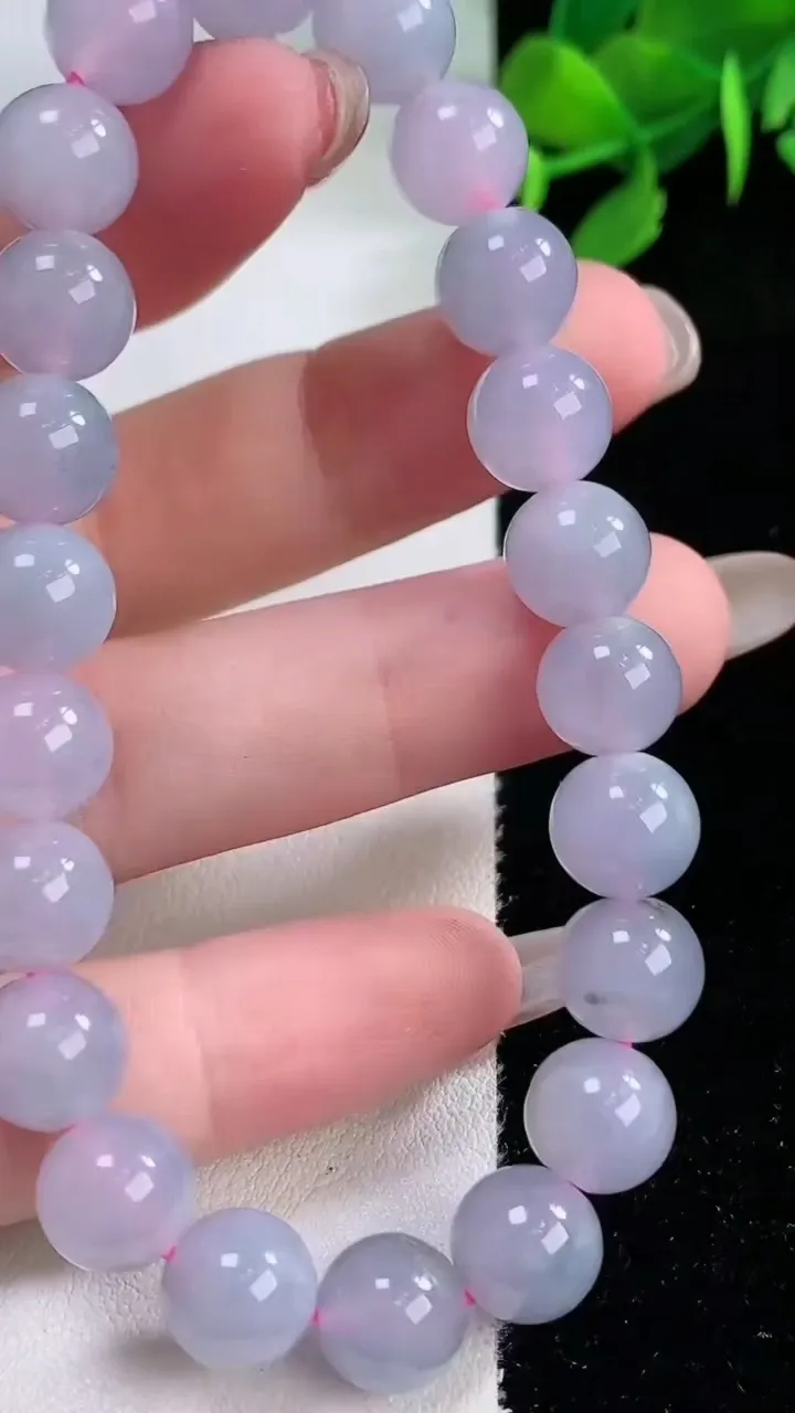 天然A货翡翠紫罗兰圆珠手串，尺寸8.8-22颗，重量:27.40g11月29日
工厂直销收藏佳品,种好水足，色泽均匀，有种有色，上手高大气！