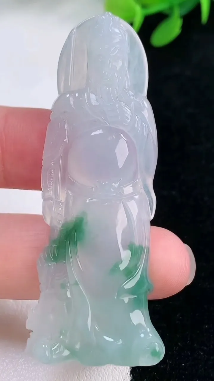 天然A货翡翠冰种飘花关公吊坠，尺寸61.3-24-5.7，重量:13.68g
11月29日