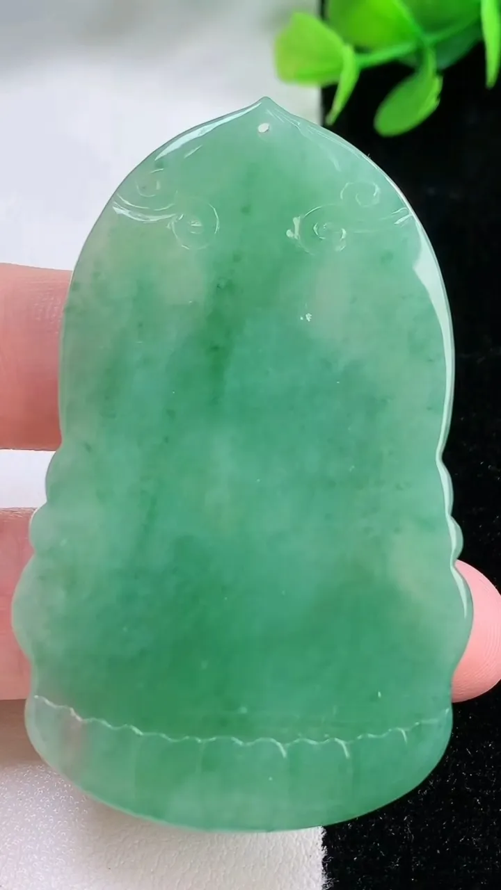 天然A货翡翠阿弥陀佛吊坠，尺寸60.4-38-5.7，重量:26.19g
11月29日