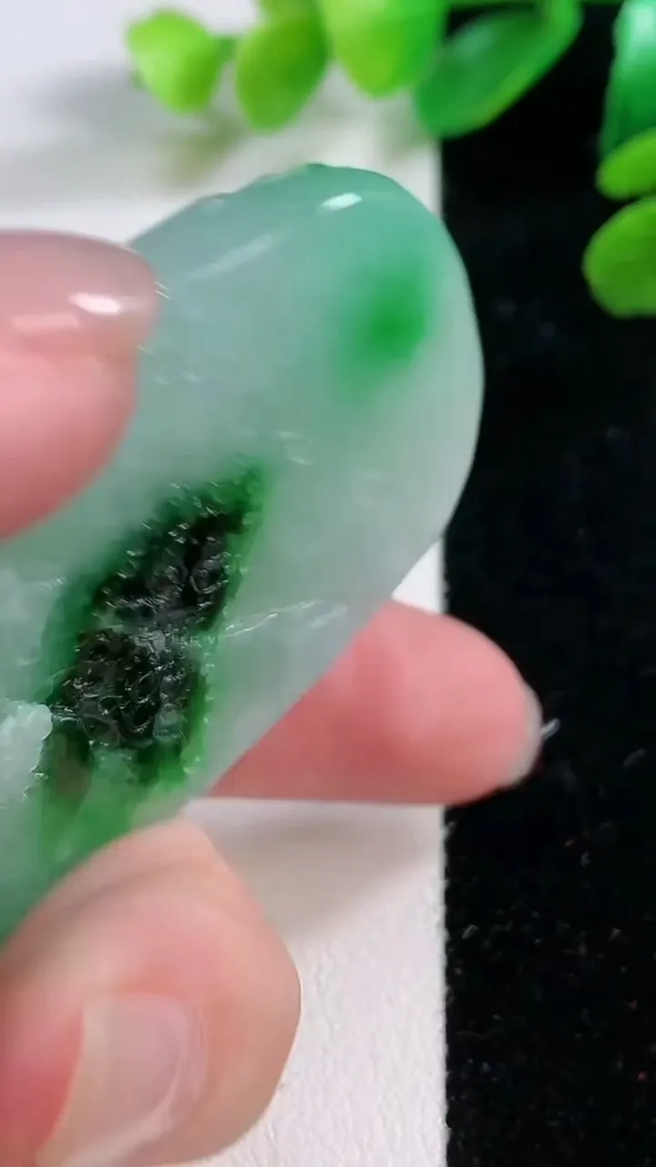 天然A货翡翠山水牌吊坠，尺寸 61-35-10，重:55.38g
11月29日