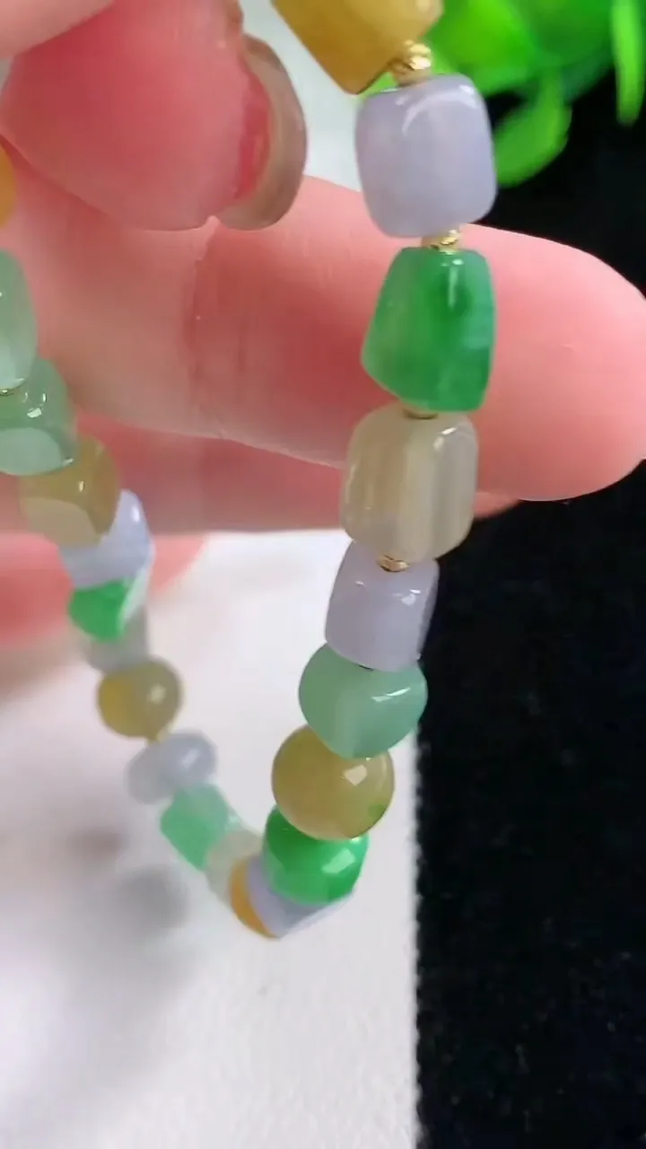 天然A货翡翠三彩原石手串，尺寸6-5.7-4.7-21颗，重量:10.51g11月29日
工厂直销收藏佳品,种好水足，色泽均匀，有种有色，上手高大气！