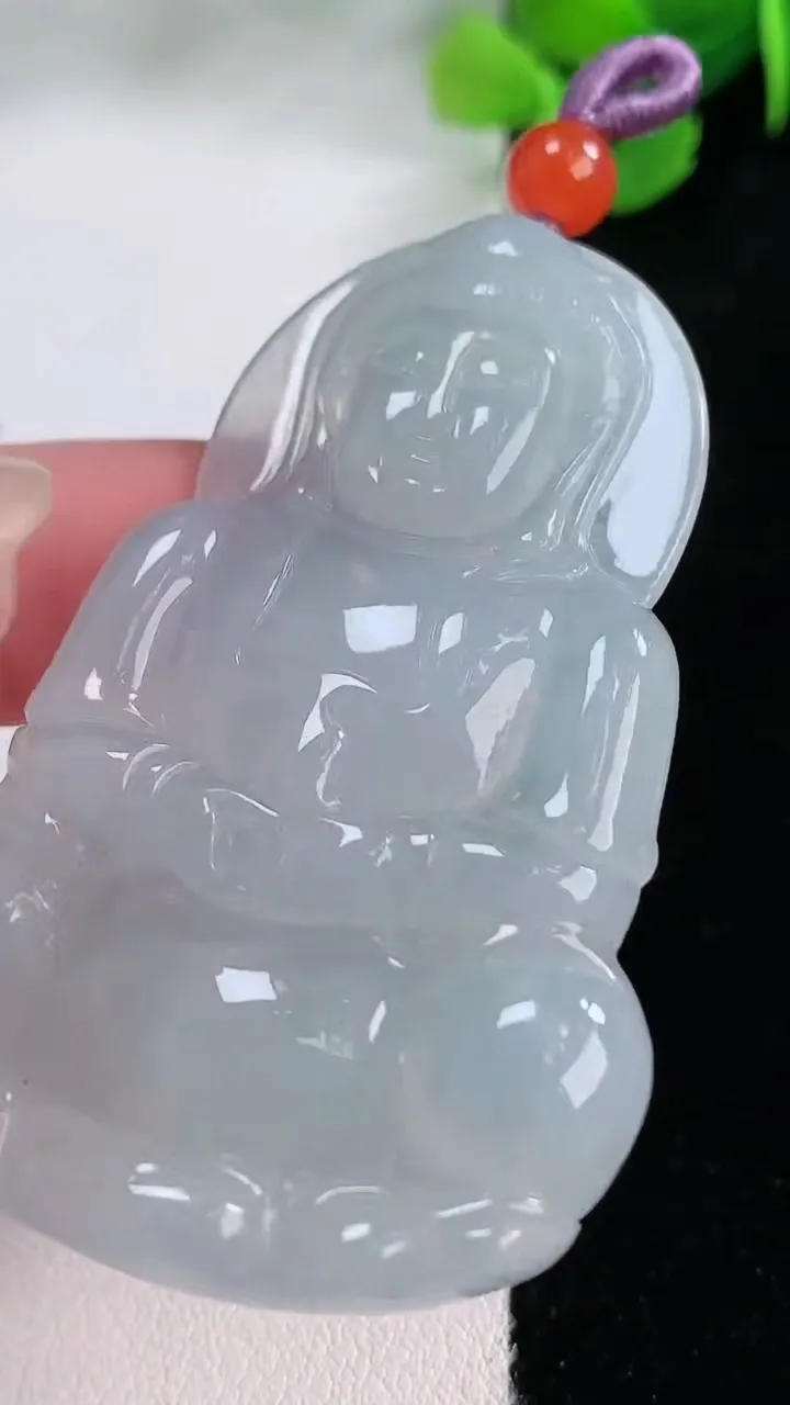 天然A货翡翠观音菩萨吊坠，尺寸56.6-38.7-5.4，重量:20.80g
11月29日