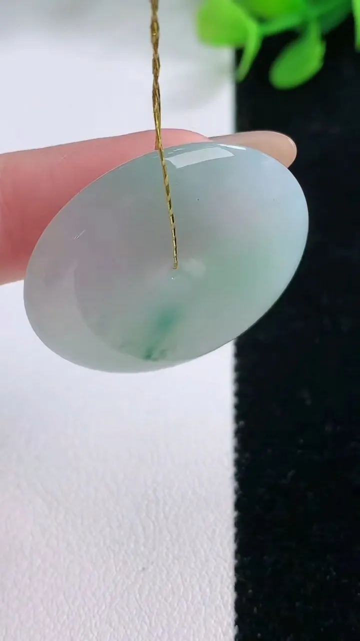 天然A货翡翠飘花平安扣吊坠，尺寸30.3-5，重量:10.50g
11月29日