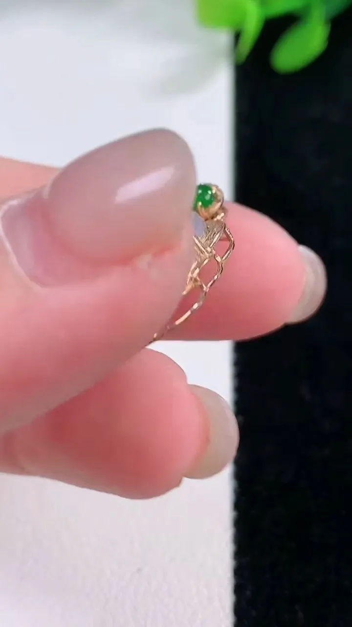 天然A货翡翠18K金紫罗兰佛公吊坠，尺寸23.5-22.5-7.3
11月29日