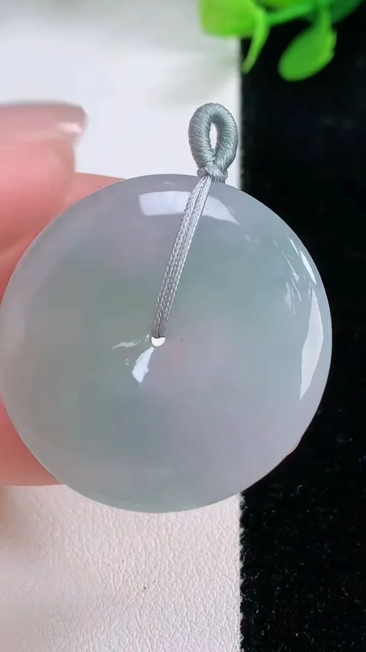 天然A货翡翠平安扣吊坠，尺寸34.3-5.5，重量:13.66g
11月29日