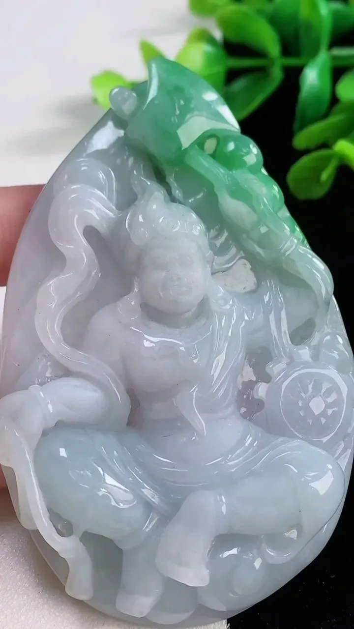 天然A货翡翠不动明王吊坠，尺寸 84-55-12.8，重:83.72g
11月29日