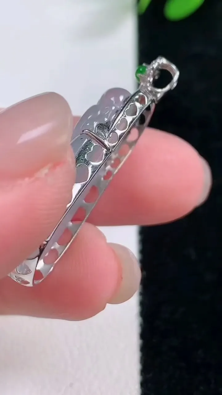 天然A货翡翠种白冰弥勒佛吊坠，尺寸35.3-28-16-6.3，重量:5.80g
11月29日