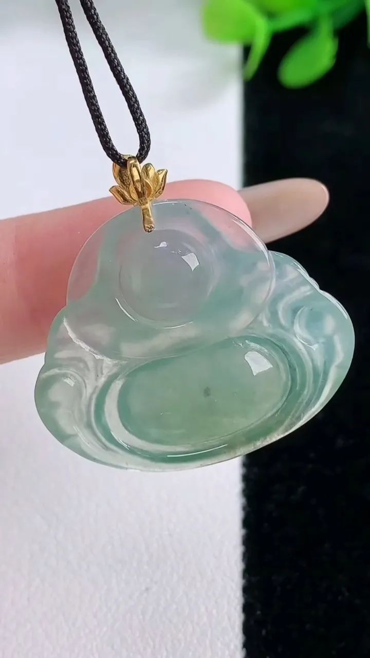 天然A货翡翠佛公吊坠，尺寸24.8-29.2-5，重量:5.21g
11月29日