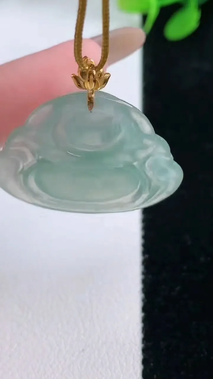 天然A货翡翠佛公，尺寸25.4-29.2-4.4，重量:4.68g
11月29日
