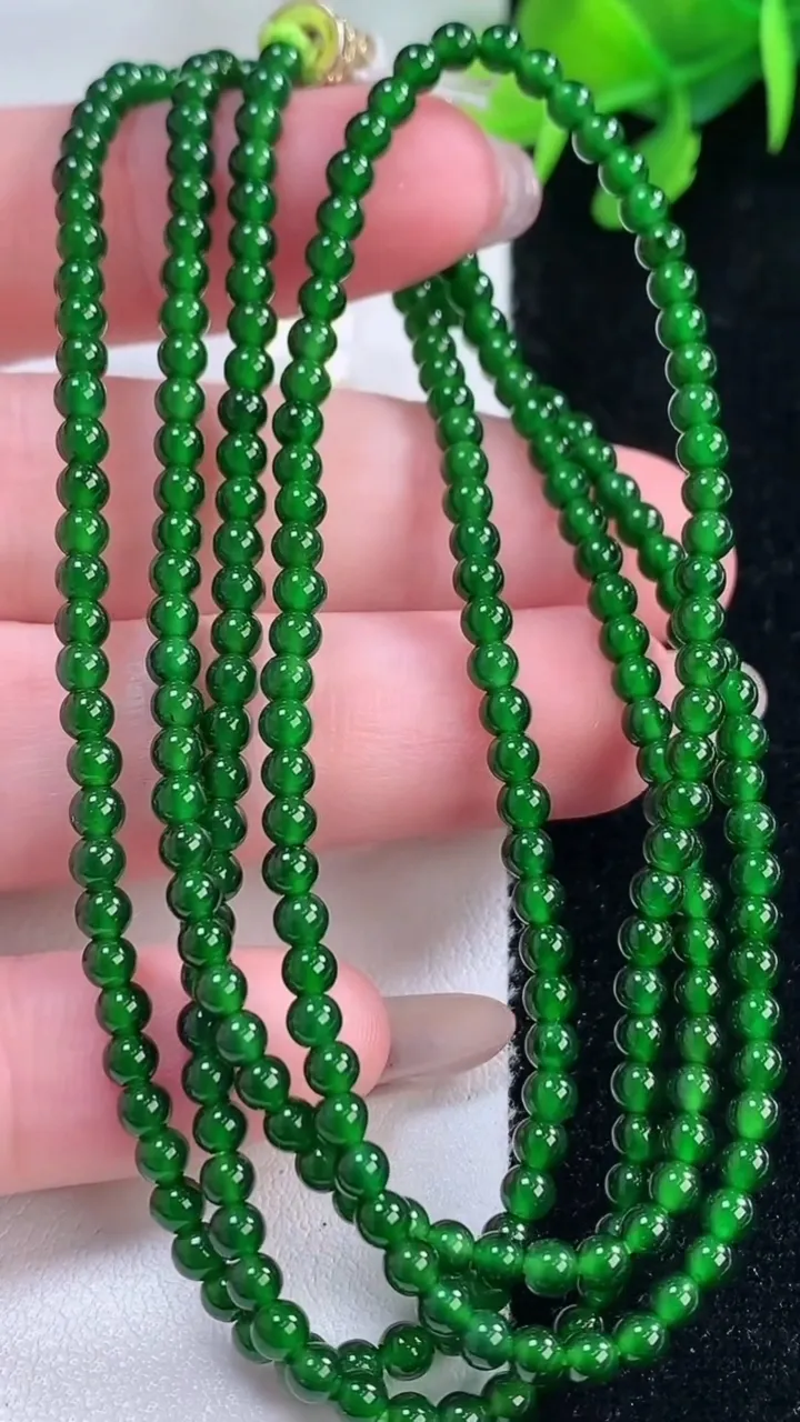 天然A货翡翠小米珠项链，尺寸2.9-264颗，重量:13.52g11月29日
工厂直销收藏佳品,种好水足，色泽均匀，有种有色，上手高大气！