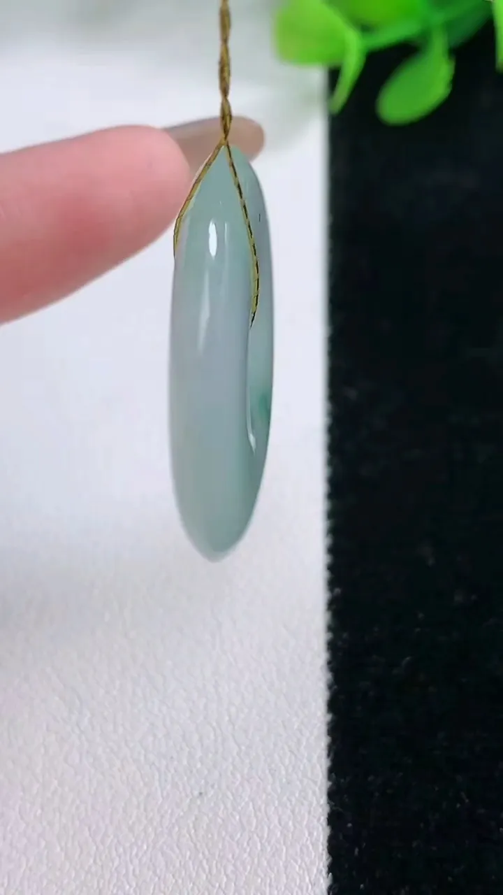 天然A货翡翠飘花平安扣吊坠，尺寸30.3-5，重量:10.50g
11月29日