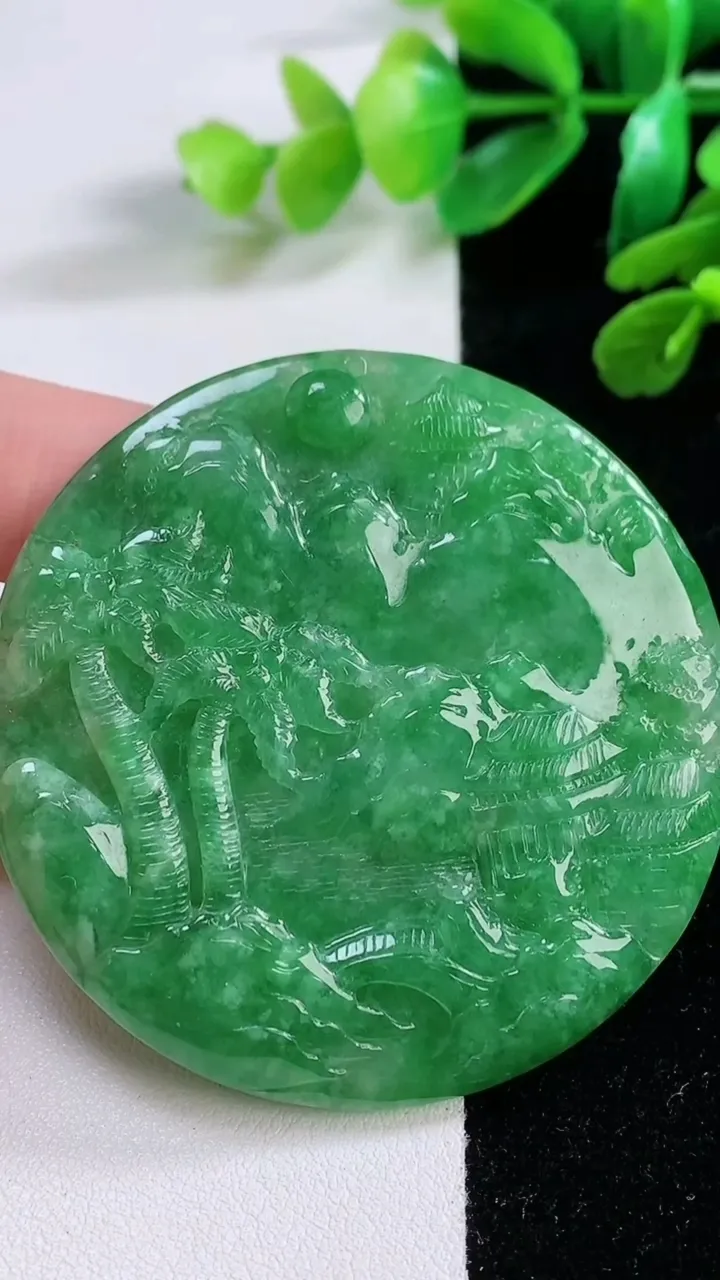 天然A货翡翠山水牌吊坠，尺寸 56.2-56.2-5.8，重:38.10g
11月29日