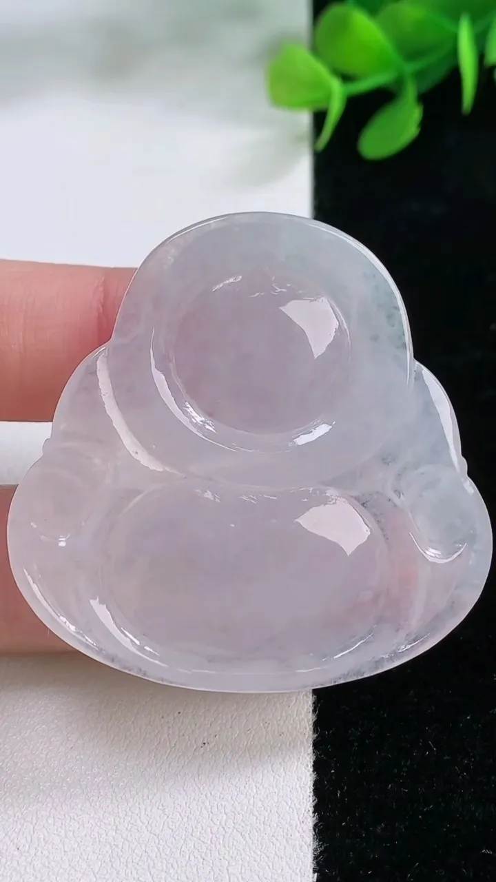 天然A货翡翠佛公吊坠，尺寸44.7-45.2-5.9，重量:18.78g
11月29日