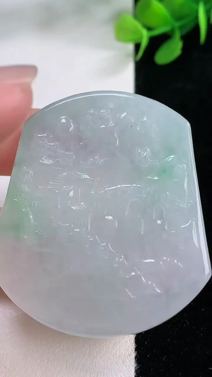 天然A货翡翠山水牌吊坠，尺寸51.6-44-5.-，重量:33.11g
11月29日