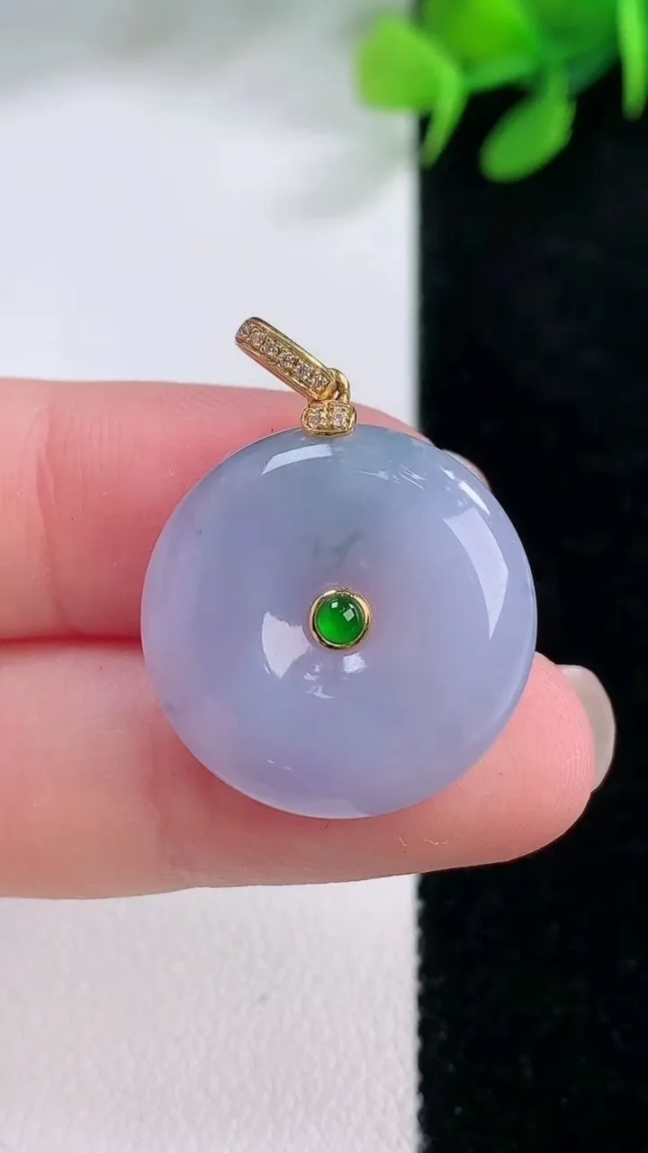 天然A货翡翠18K金紫罗兰平安扣吊坠，尺寸21.5-5，重量:5.66g
11月29日