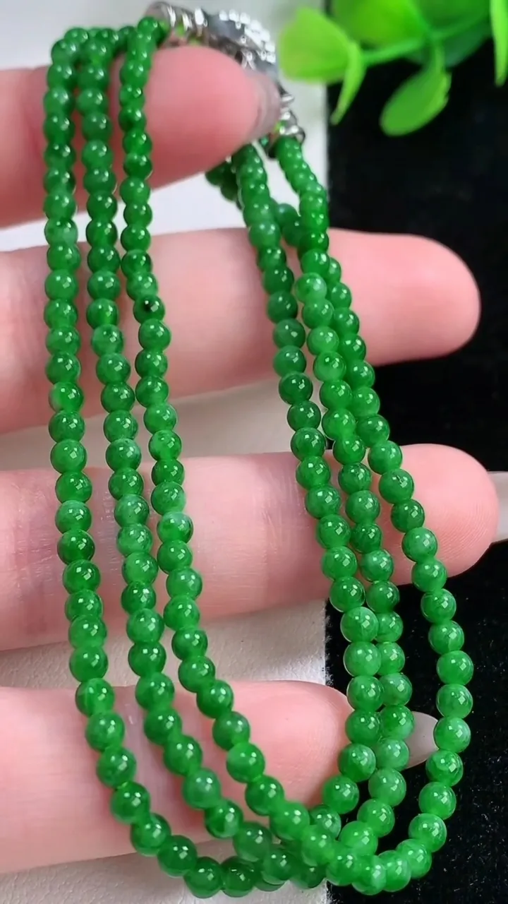 天然A货翡翠小米珠项链，尺寸2.8-199颗，重量:11.15g11月29日
工厂直销收藏佳品,种好水足，色泽均匀，有种有色，上手高大气！