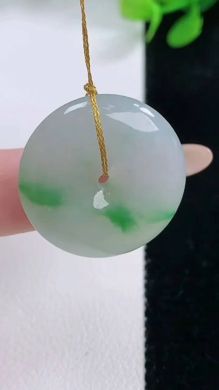 天然A货翡翠平安扣吊坠，尺寸25.2-5.8，重量:8.13g
11月29日