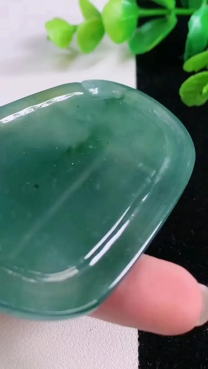 天然A货翡翠山水牌吊坠，尺寸 71.6-46.5-6.2，重:44.48g
11月29日