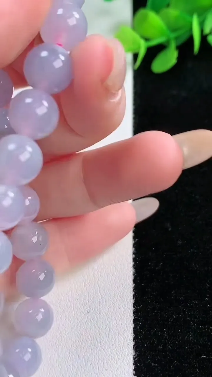 天然A货翡翠紫罗兰圆珠手串，尺寸8.8-22颗，重量:27.40g11月29日
工厂直销收藏佳品,种好水足，色泽均匀，有种有色，上手高大气！