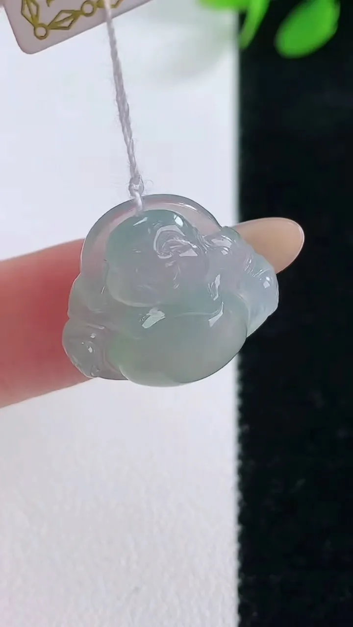 天然A货翡翠佛公吊坠，尺寸17.5-19-5.8，重量:3.04g
11月29日