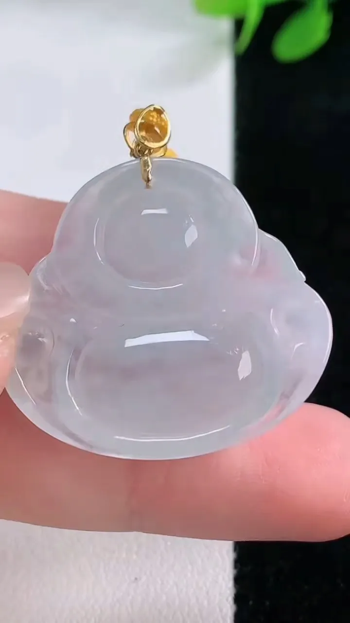 天然A货翡翠种白冰佛公吊坠，尺寸27.8-30.8-5.7，重量:7.37g
11月29日