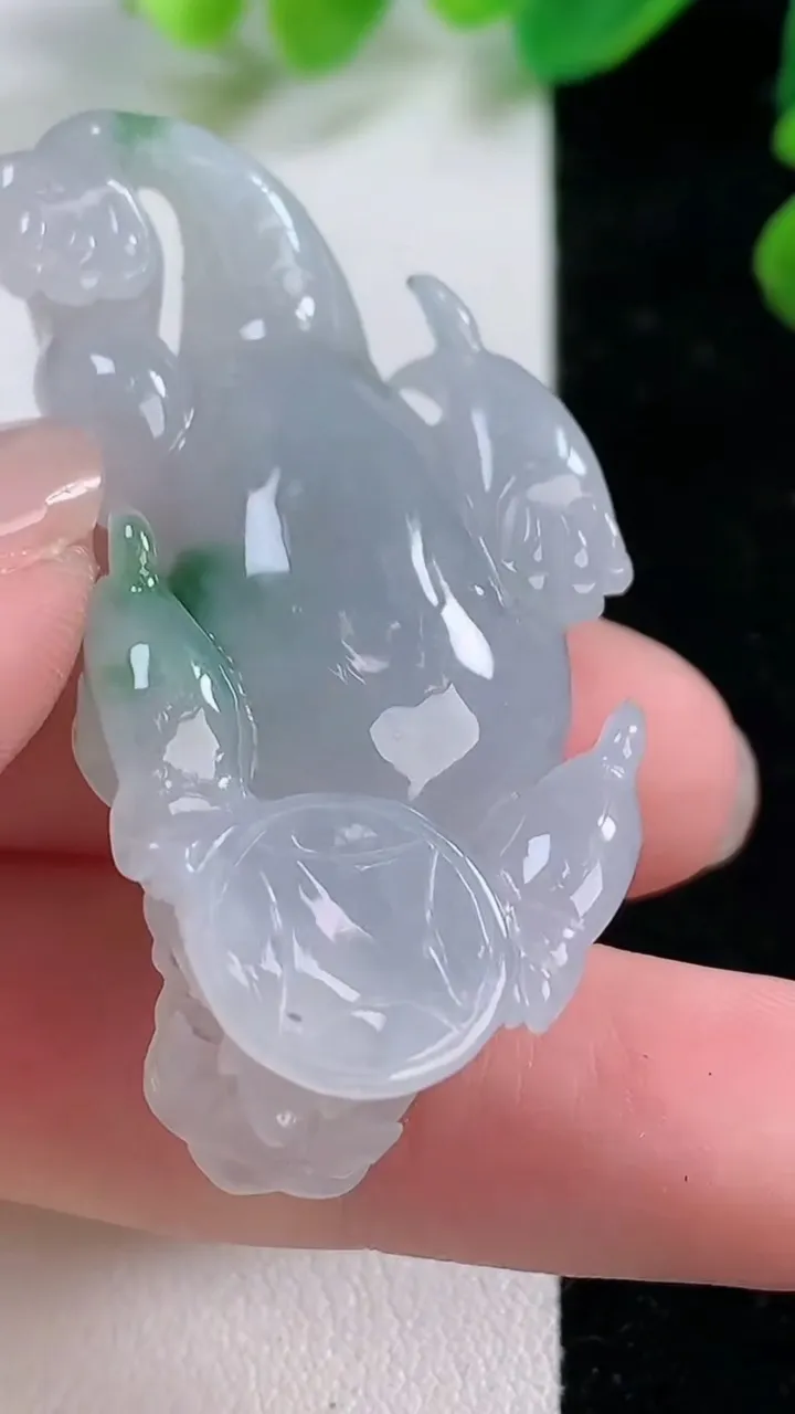 天然A货翡翠飘花貔貅吊坠，尺寸 46.8-25-11.6，重:21.44g
11月29日