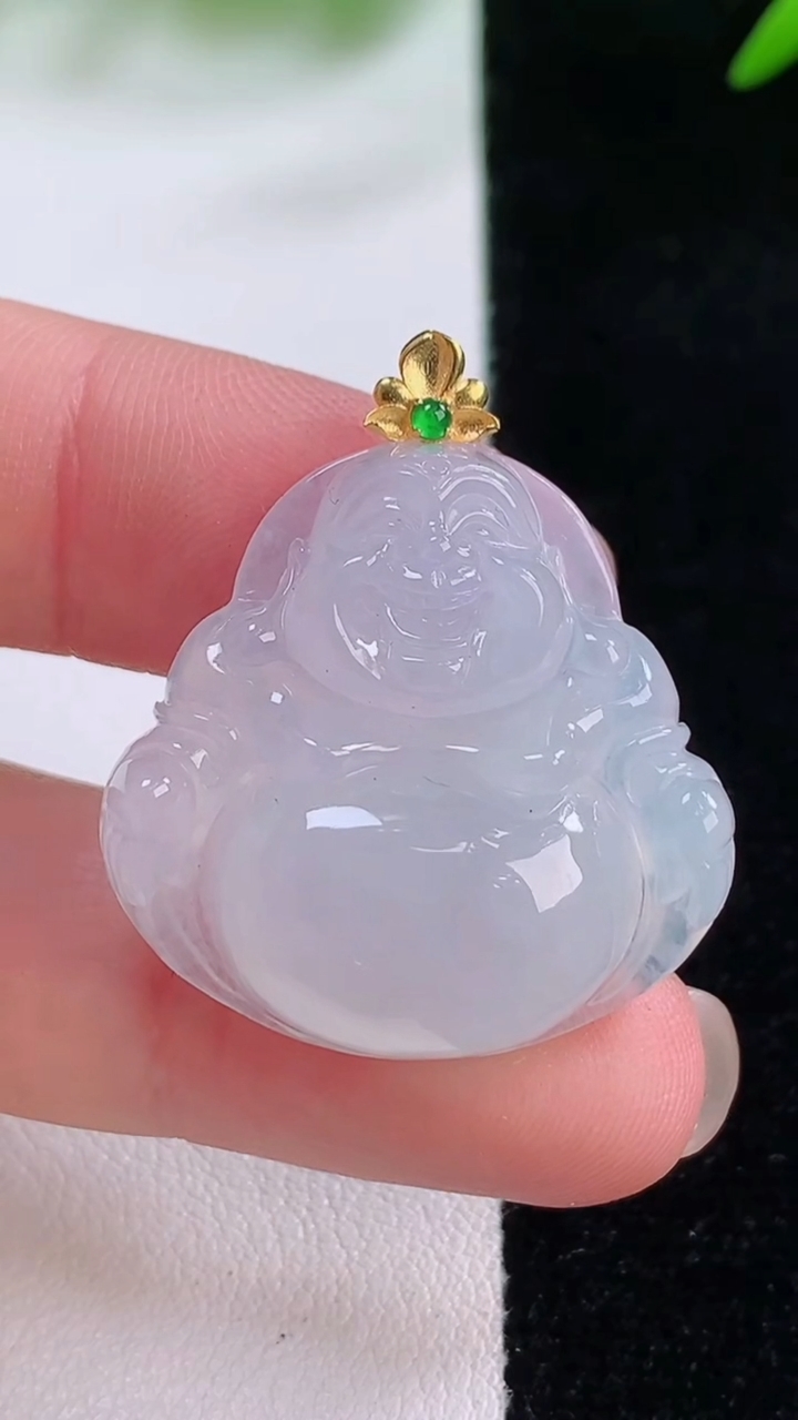 天然A货翡翠种白冰佛公吊坠，尺寸26.2-27.4-7，重量:7.81g
11月30日