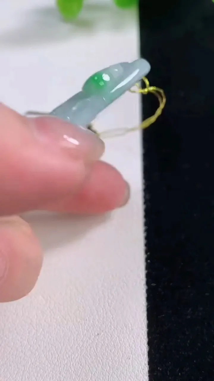 天然A货翡翠祥龙不动明王吊坠，尺寸69.7-42.4-5.9，重量:39.11g
11月30日